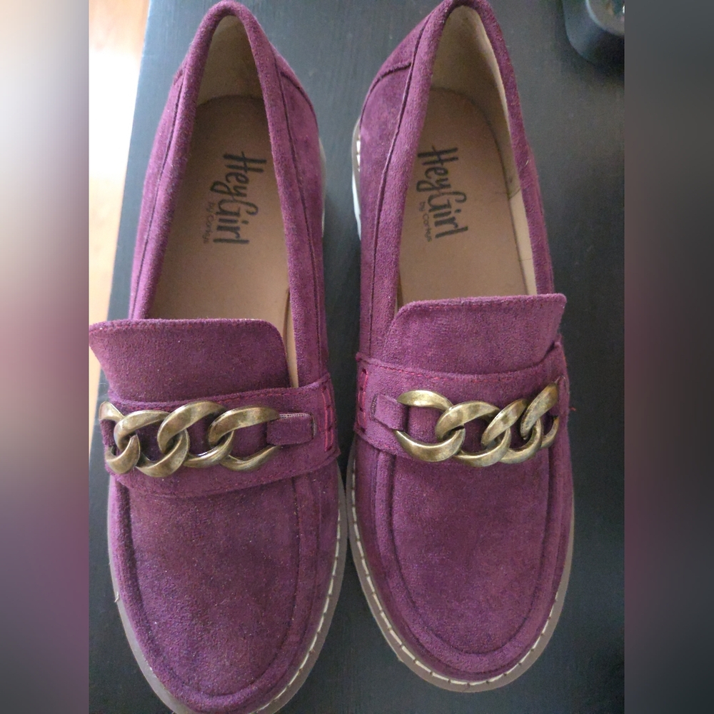 Corkys Women's Plum Loafers with Gold Chain